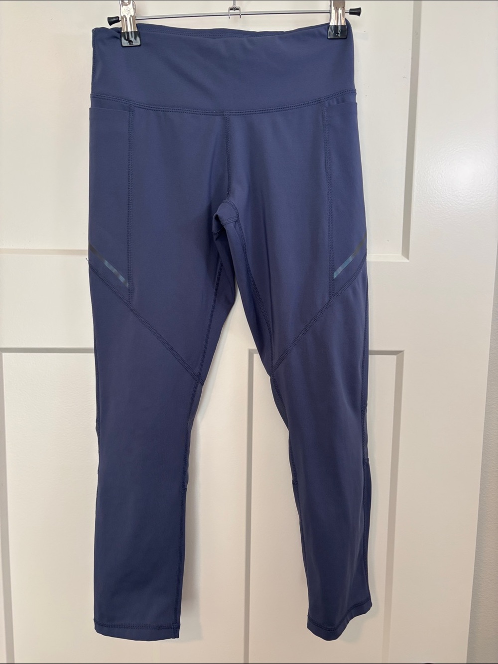 Korsa Dark Navy Athletic capri Leggings by Road Runner